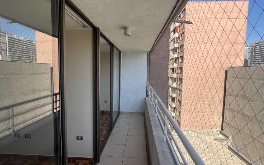 OPORTUNIDAD – Un dormitorio -dos ambientes- a pasos Metro U. de Chile