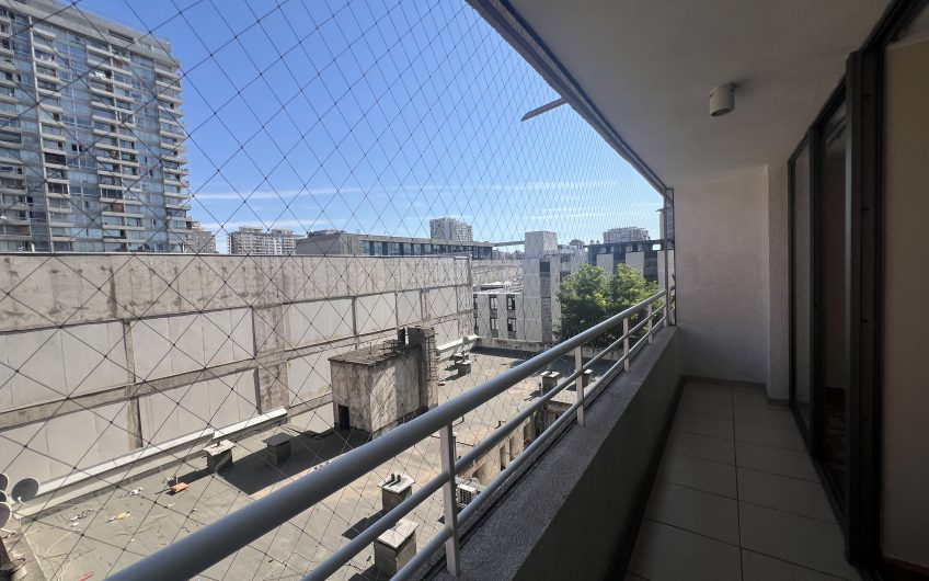 OPORTUNIDAD – Un dormitorio -dos ambientes- a pasos Metro U. de Chile