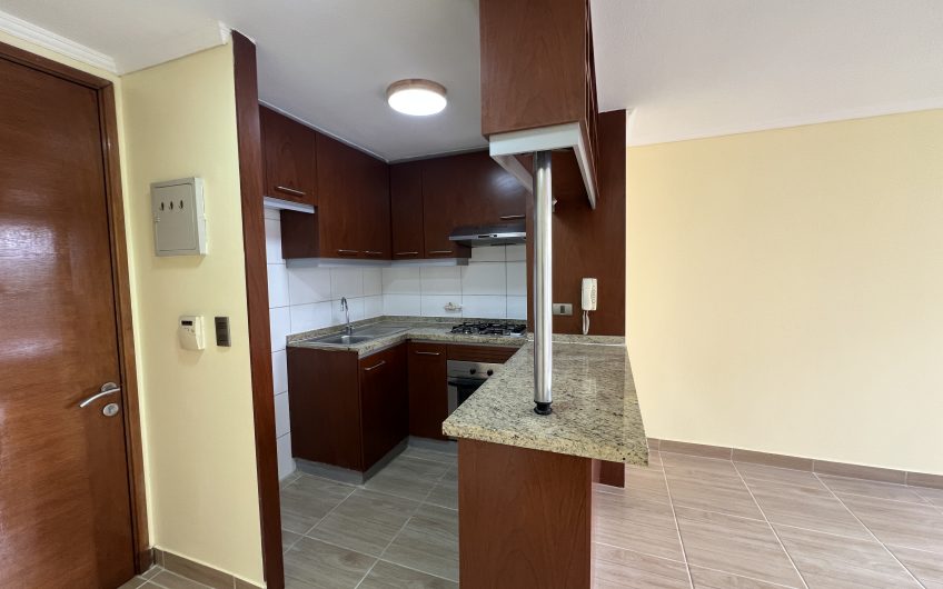 Dos dormitorios – estacionamiento – A pasos metro Villa Frei