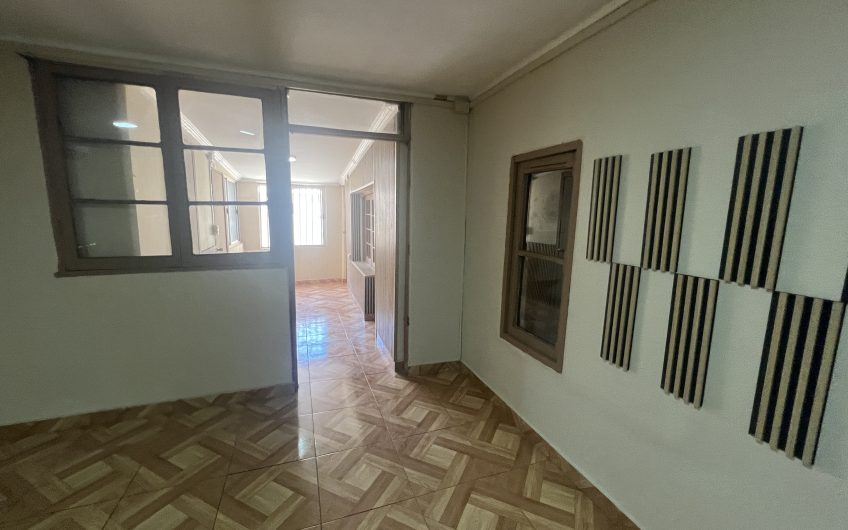 Amplia casa en San Joaquin