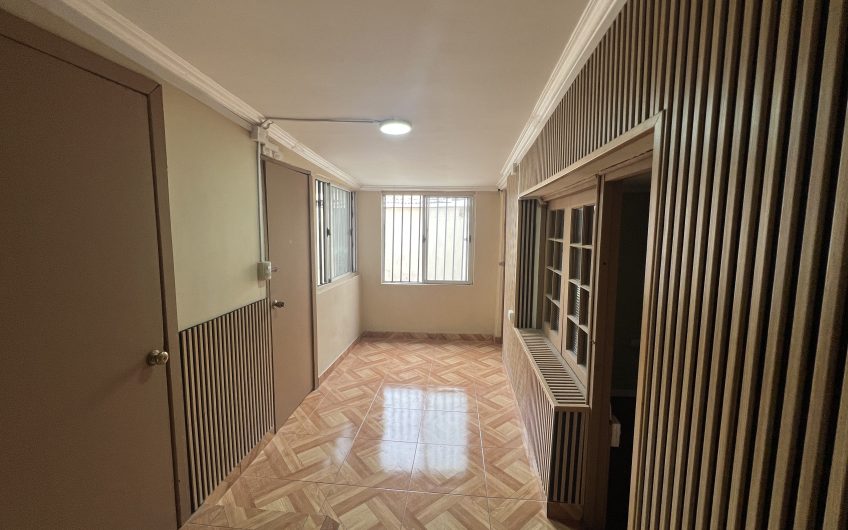 Amplia casa en San Joaquin