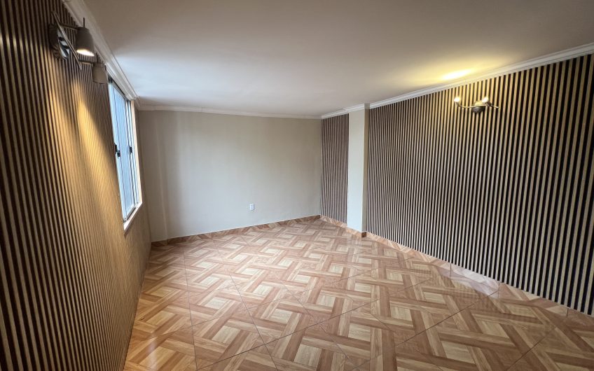 Amplia casa en San Joaquin